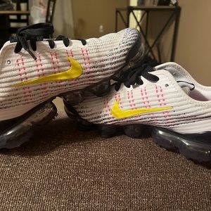 Kid's Nike Air Vapormax Flyknit 3 Running Shoes worn 2 times